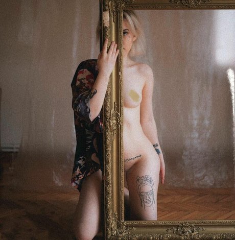 Simge Akkus pornographic actress pictures