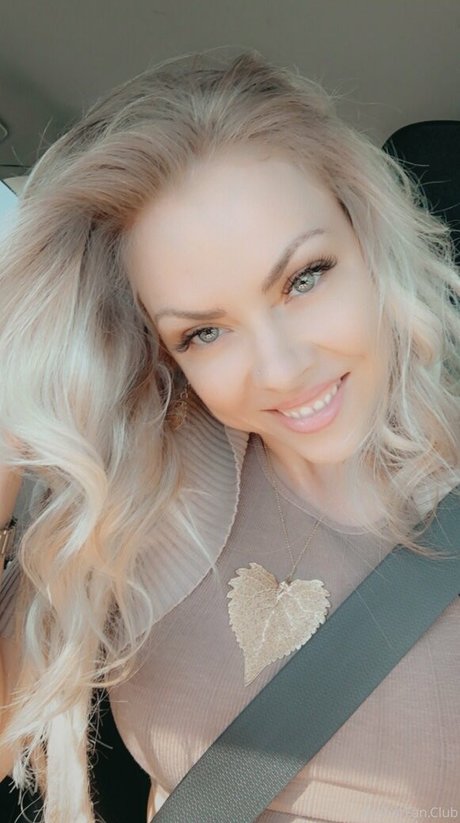 Nina Rei pornstar hot image