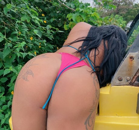 Vannessa Doarte model top pictures