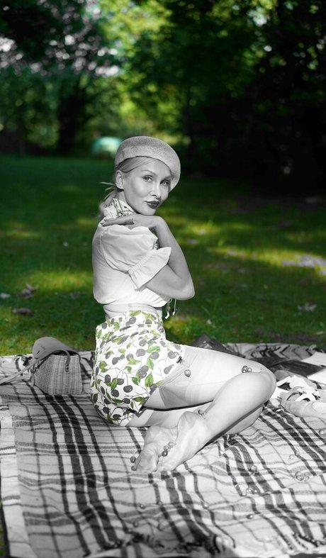 annabellement nude actress photo