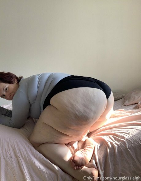 hourglassleigh art star photo