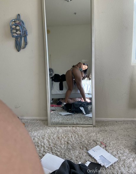 poutygirltv model naked photos