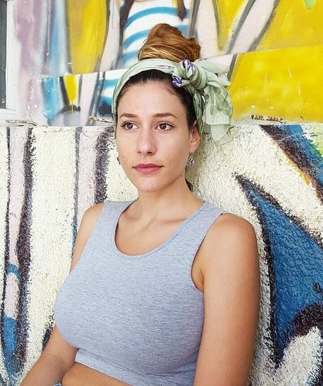 Hadar Simon exclusive star pictures