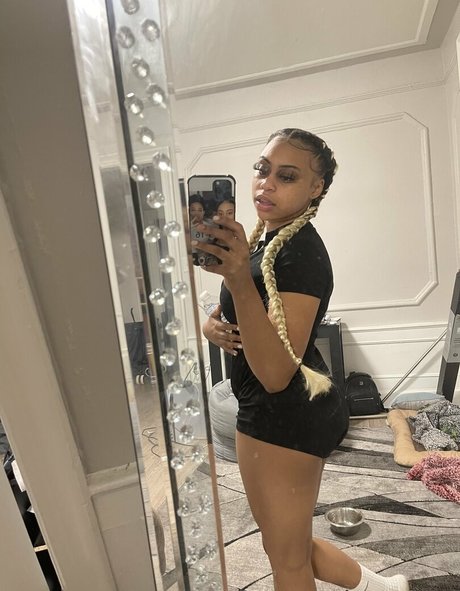 kaylalebombbb model hd gallery