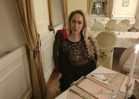 peny hotwife porn model img