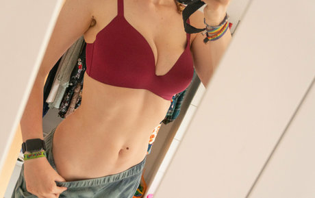 lunaslagoona adult model image