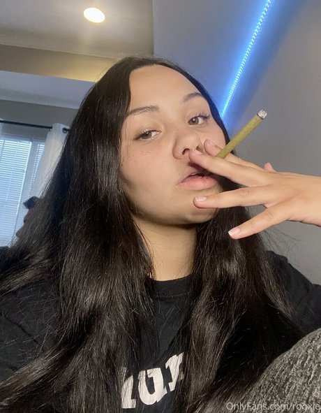 rooxie pornstar beautiful img