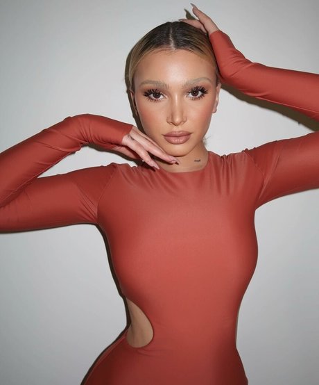 Camaryn Swanson pretty actress gallery