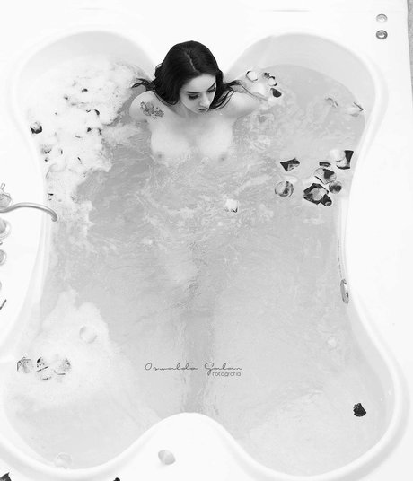 Mika Janneth nude model picture