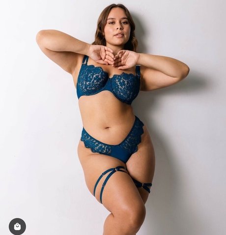 Veneziacruz porn model photo