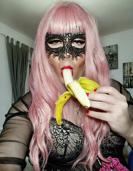 nicki pebbles nude star photos