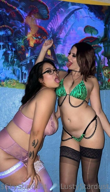 lustystardust model naked pictures