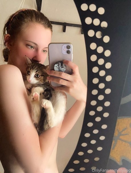 Lilya0o sexy actress photo