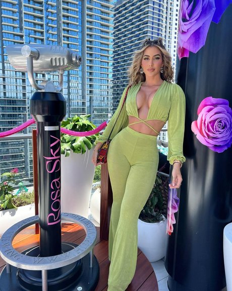 big tits midget onlyfans best photos