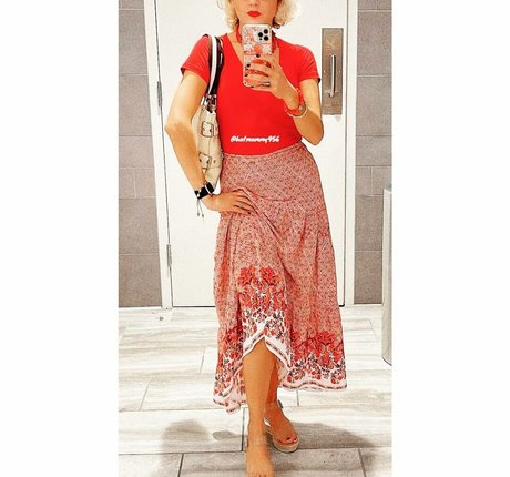 Hotmommy956 nude actress photos