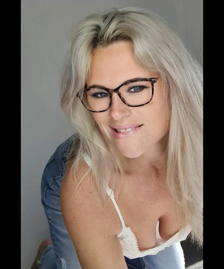 Abi Fox pretty star photos