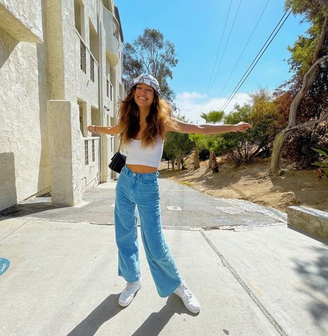 Dommmi hot star pictures