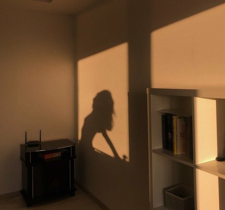 the tori pretty model picture