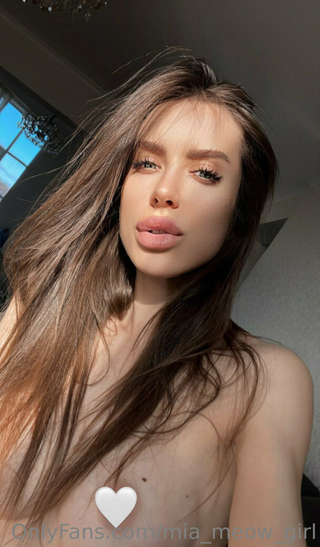 mia meow girl erotic model img