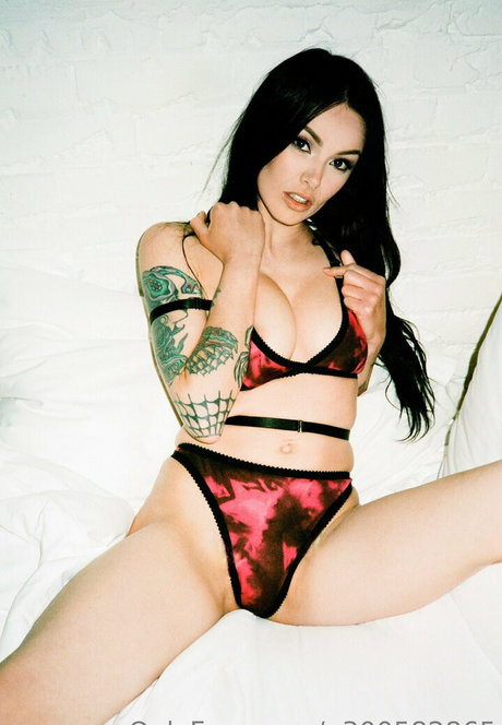 vikkiblowsie2 star free pic