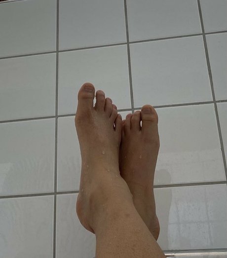 simplykimsfeet star naked image