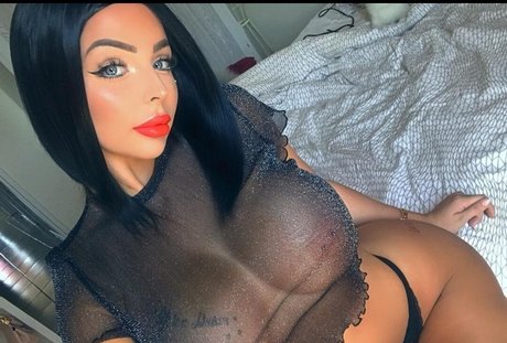 Kahina erotic model galleries