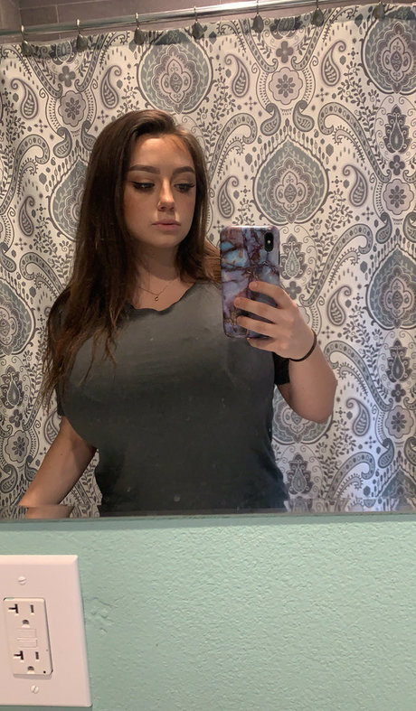 JuicyJade xxx model pictures