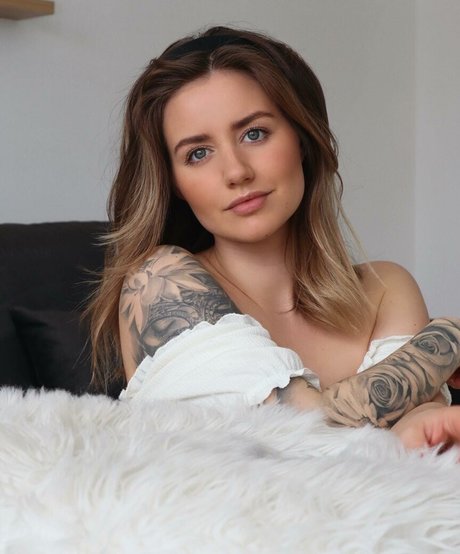 Sarah Eveliina exclusive model photos