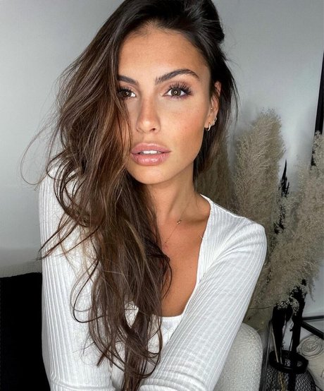 Natasha Nesci art star pics