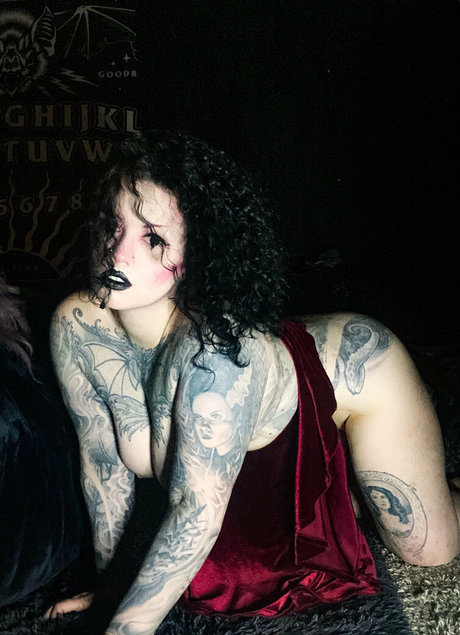 adellaaddams hot model photo