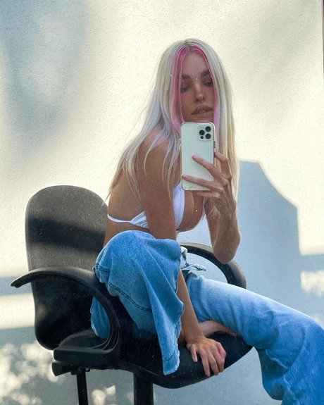 Maria Domark model naked image