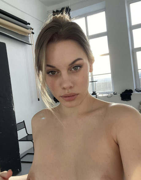 Dari loveyou model pornographic image