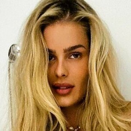 Yasmin Brunet naked actress gallery