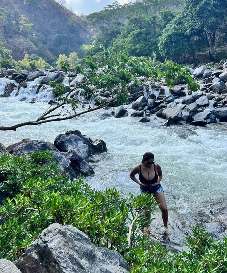 Karen Garcia art model img