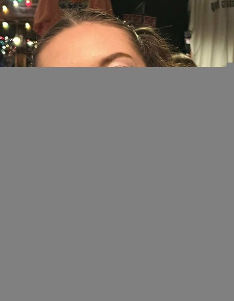 gingerfrecklesfree model hot picture