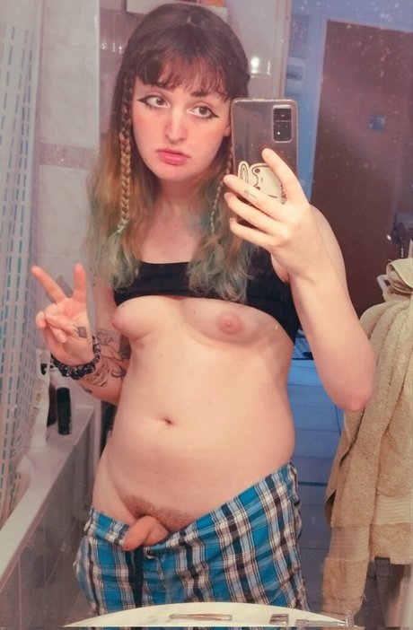 Mushroomie66 model nude photo