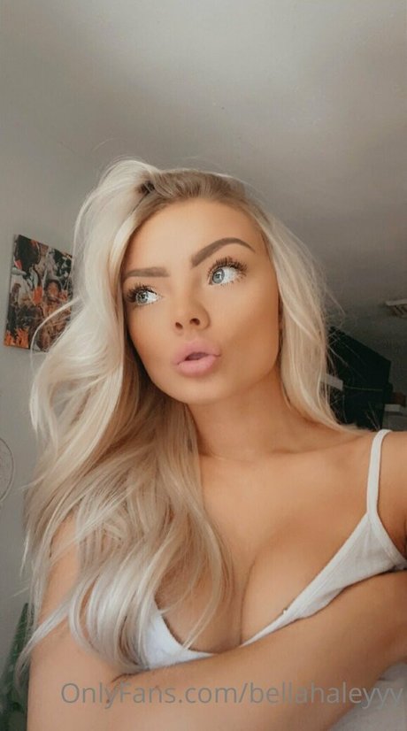 bellahaleyyy naked star pics