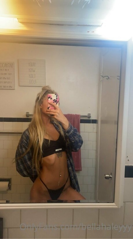 bellahaleyyy top actress photos