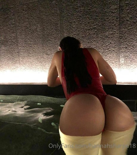 hannahsharpe18 star exclusive pic