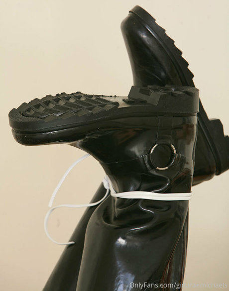 ginaraemichaels naked star photo