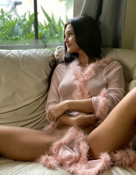 Shelby Robbins art model gallery