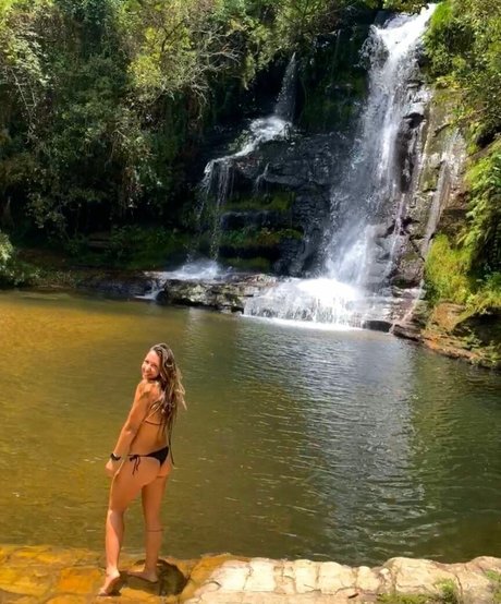 lesbian kissing onlyfans adult img