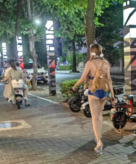 SexyCyborg hd actress pic