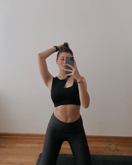 Ilayda Akdogan pornographic model image