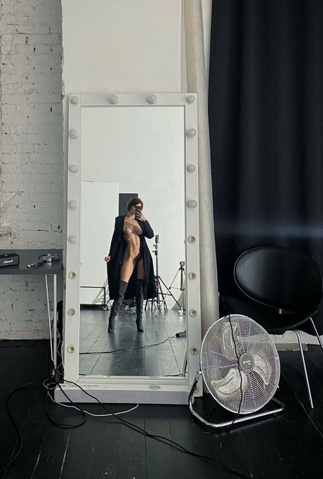 _vialentina_ free model image