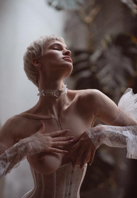 _vialentina_ exclusive model picture