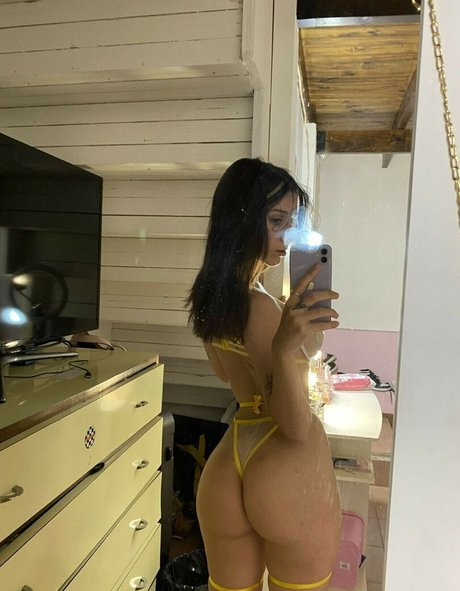 Belenatali nude star img