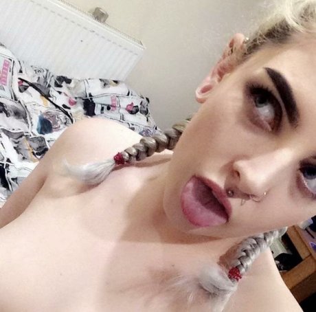 Spitwicked model pornographic pic