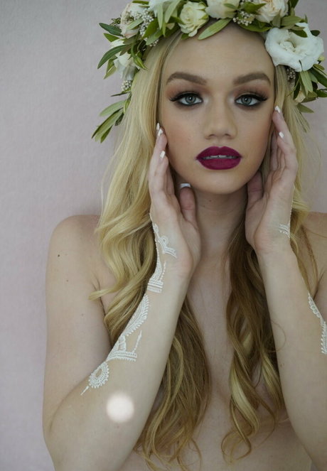 lizzysweetsofficial naked star image