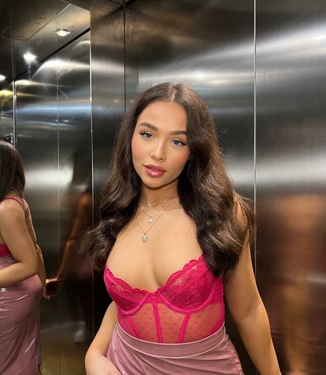 Clo Lloyd model sexy picture